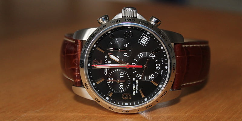 quartz watch with maroon wristband