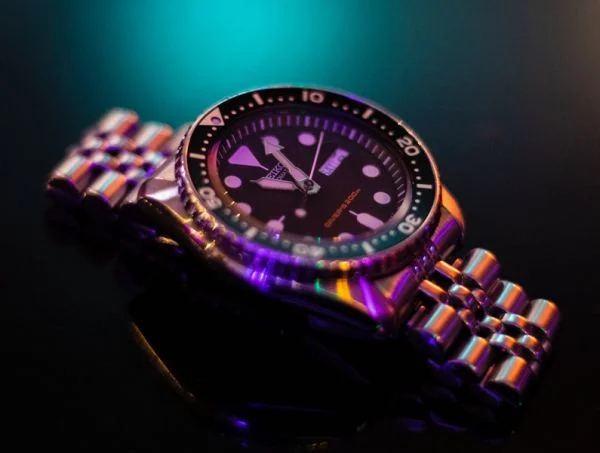 Seiko watch for men in silver wristband.