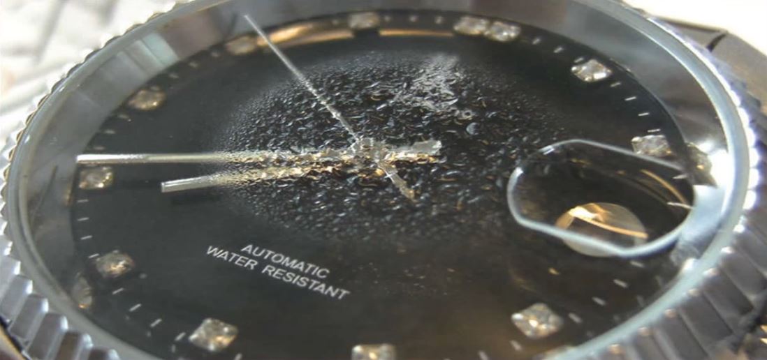 water inside watch condensation on mechanical watch
